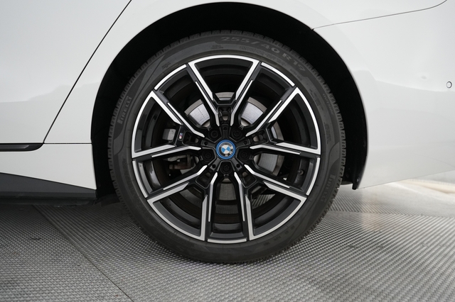 2022 BMW i4