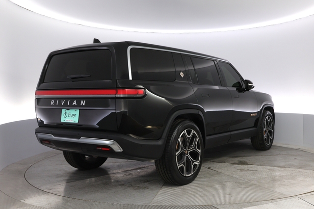 2024 Rivian R1S