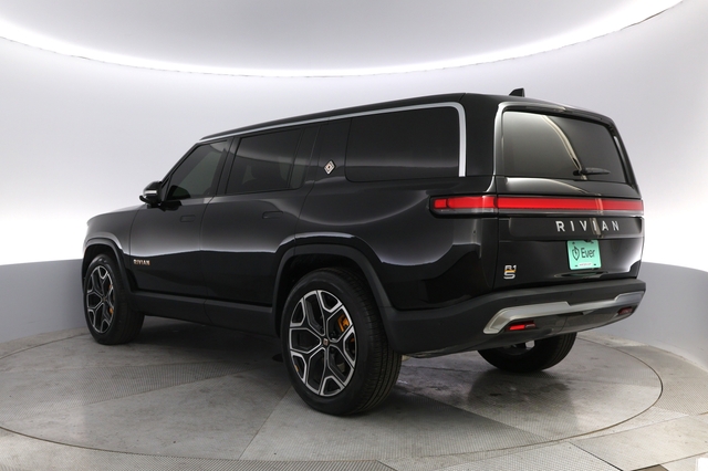 2024 Rivian R1S