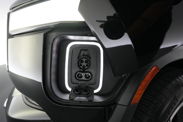 2024 Rivian R1S