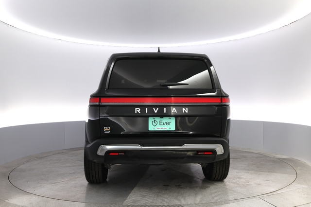 2024 Rivian R1S