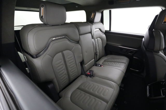 2024 Rivian R1S