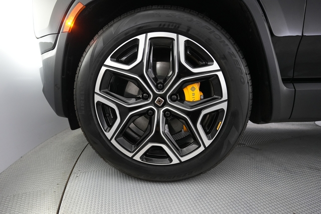 2024 Rivian R1S