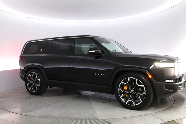 2024 Rivian R1S