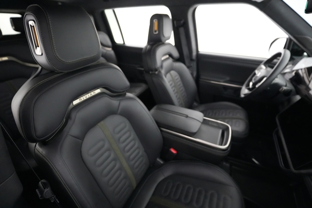 2024 Rivian R1S