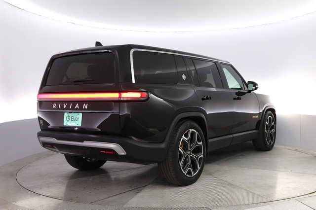 2024 Rivian R1S