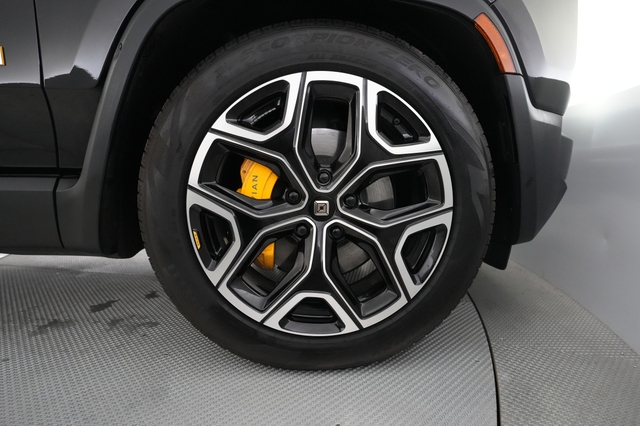 2024 Rivian R1S