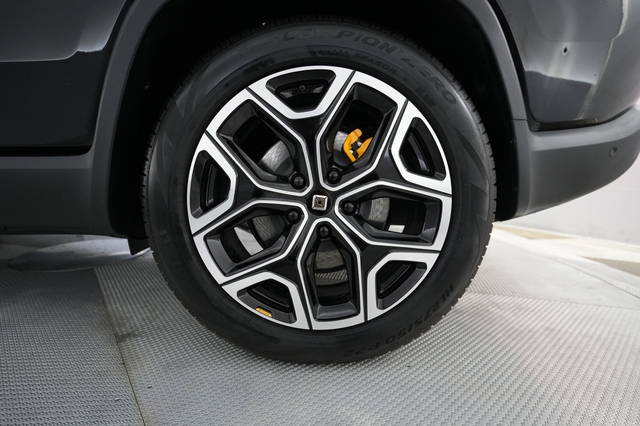 2024 Rivian R1S