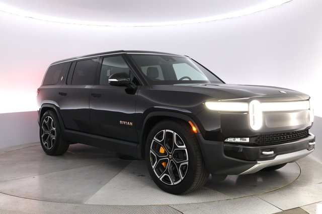 2024 Rivian R1S