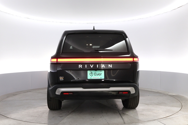 2024 Rivian R1S