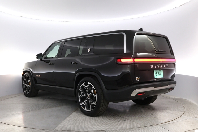 2024 Rivian R1S