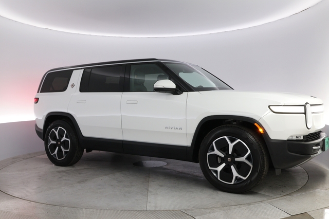2024 Rivian R1S