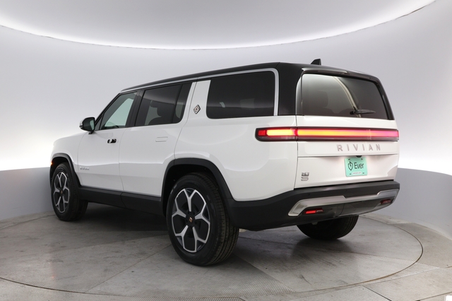 2024 Rivian R1S