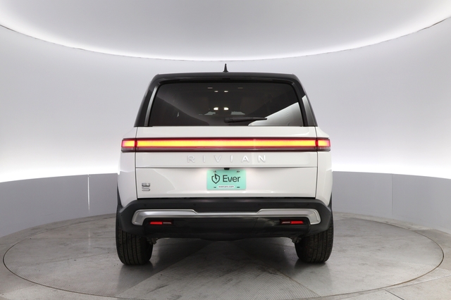 2024 Rivian R1S