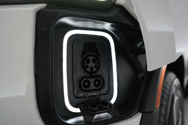 2024 Rivian R1S