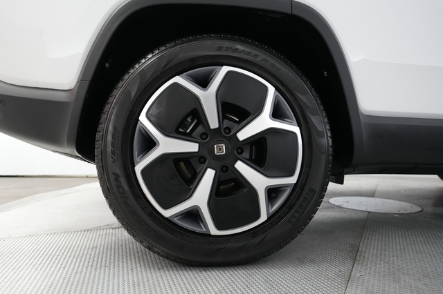 2024 Rivian R1S
