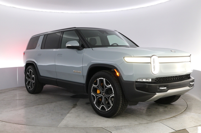 2022 Rivian R1S