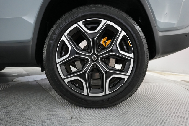 2022 Rivian R1S