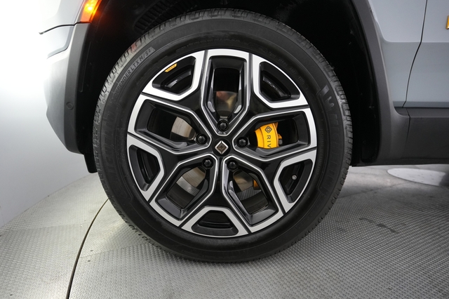 2022 Rivian R1S