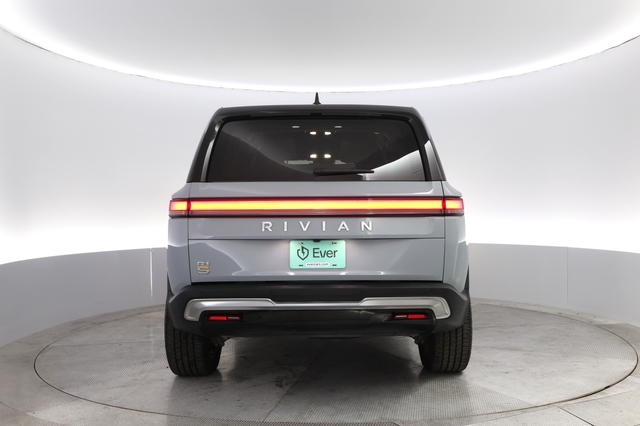2022 Rivian R1S