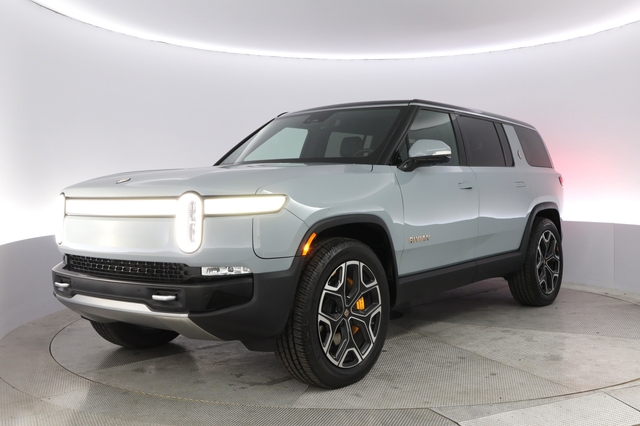 2022 Rivian R1S