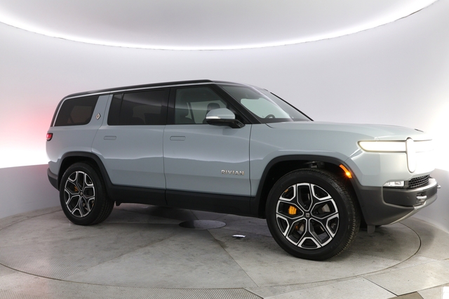 2022 Rivian R1S
