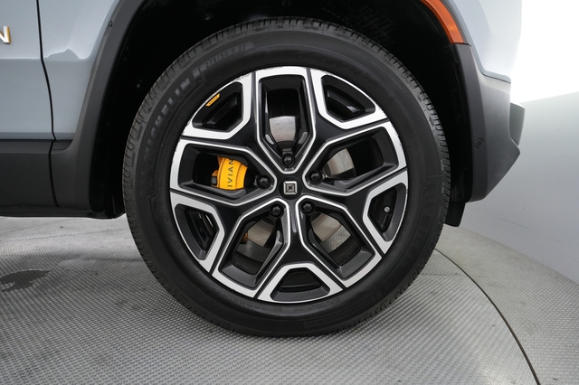 2022 Rivian R1S