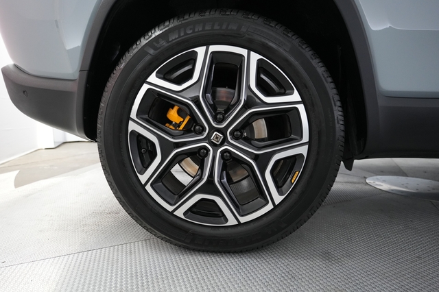 2022 Rivian R1S