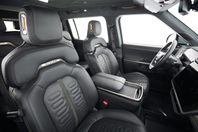 2022 Rivian R1S