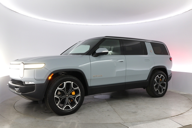 2022 Rivian R1S