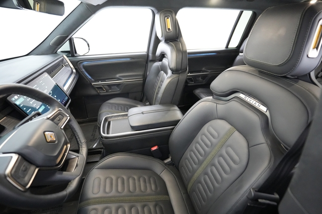 2023 Rivian R1S