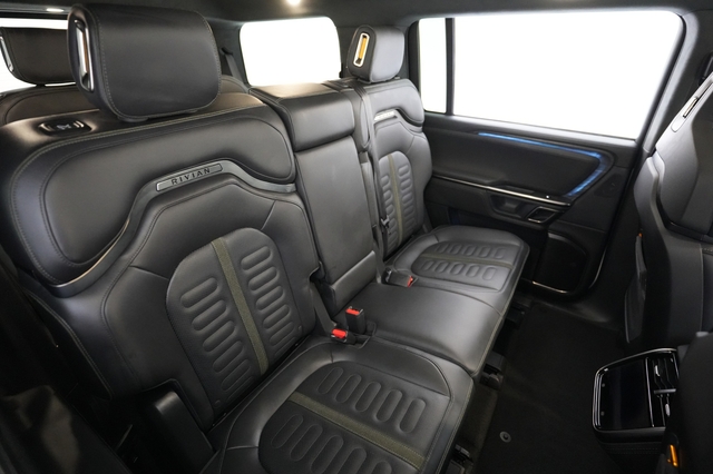 2023 Rivian R1S