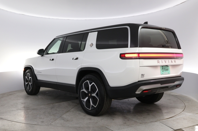2023 Rivian R1S