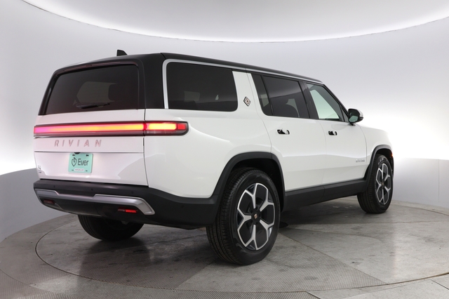 2023 Rivian R1S