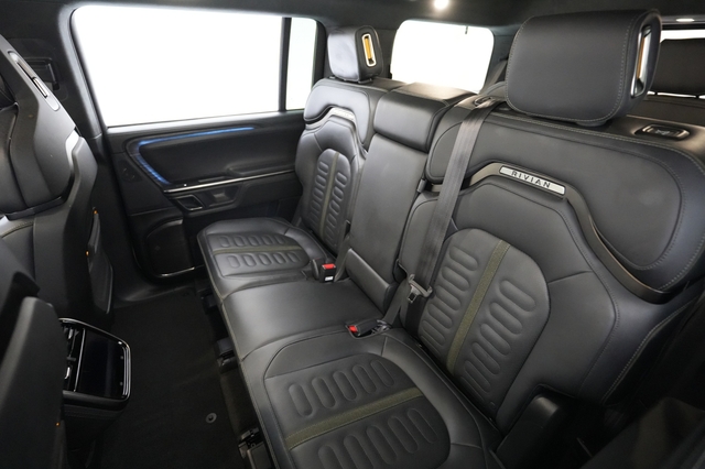 2023 Rivian R1S