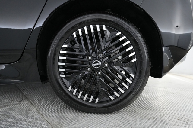 2024 Nissan LEAF