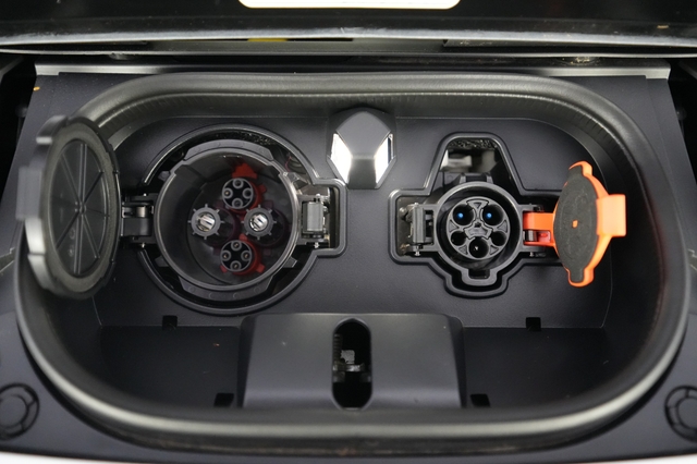2023 Nissan LEAF