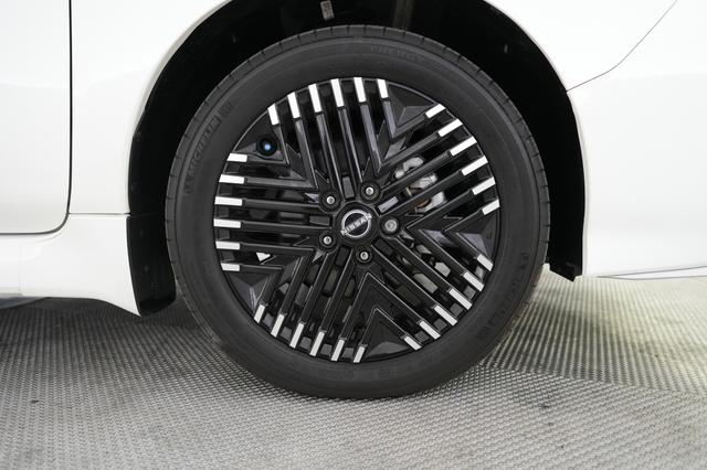 2023 Nissan LEAF