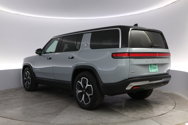 2023 Rivian R1S