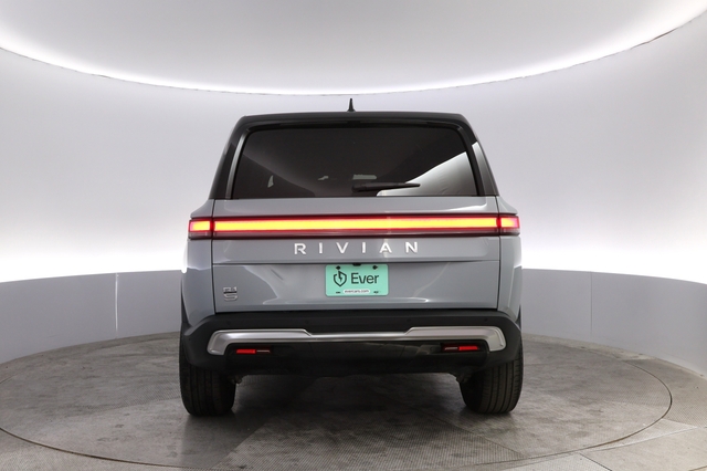 2023 Rivian R1S