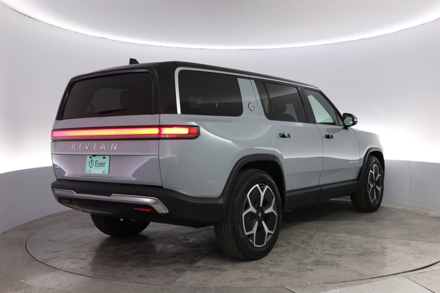 2023 Rivian R1S