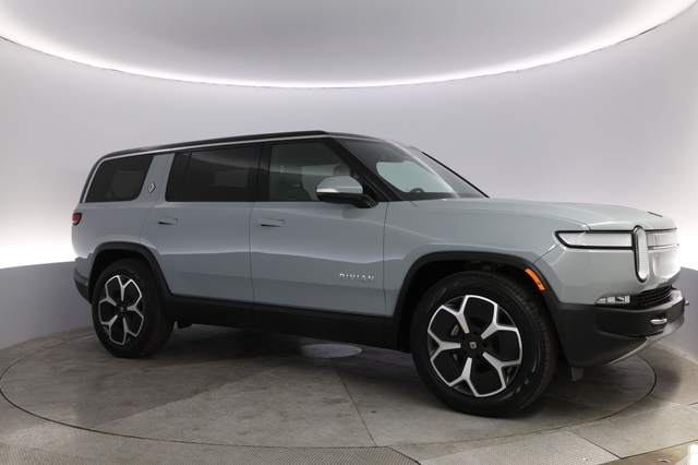 2023 Rivian R1S