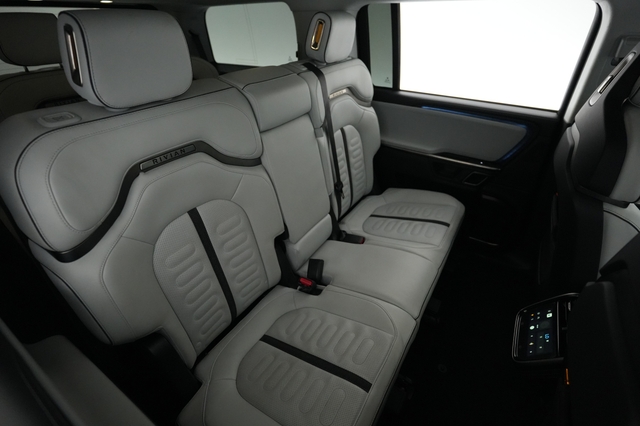 2023 Rivian R1S
