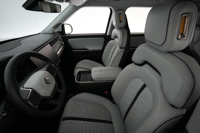 2023 Rivian R1S