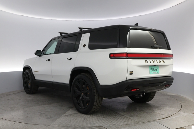 2023 Rivian R1S