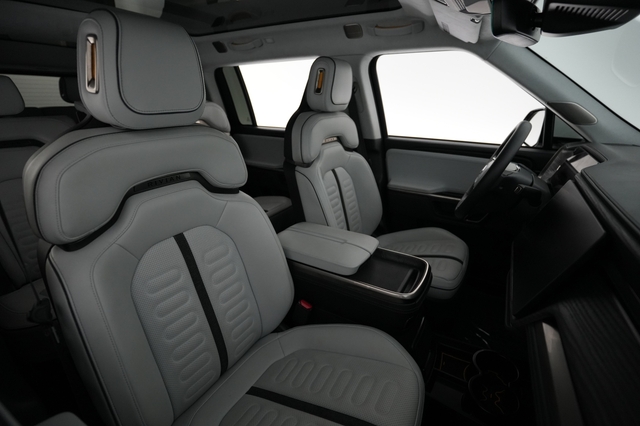 2023 Rivian R1S