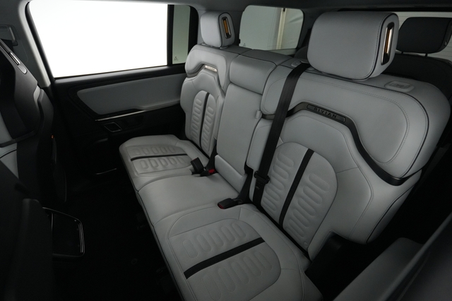 2023 Rivian R1S