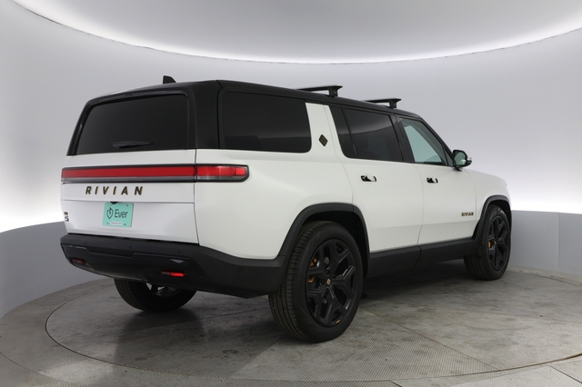 2023 Rivian R1S