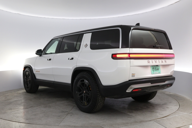 2023 Rivian R1S
