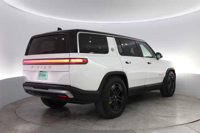 2023 Rivian R1S